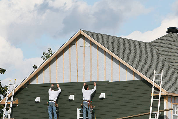 Professional Siding technician working in Burtonsville, MD